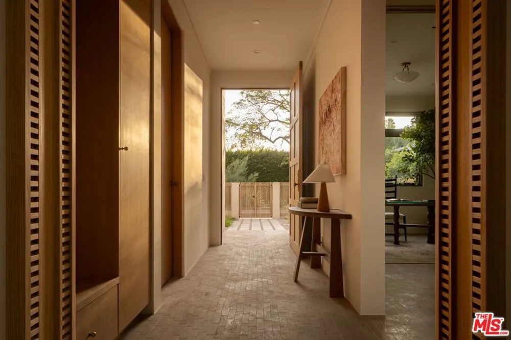 420 Kings Road Los Angeles, CA 90048