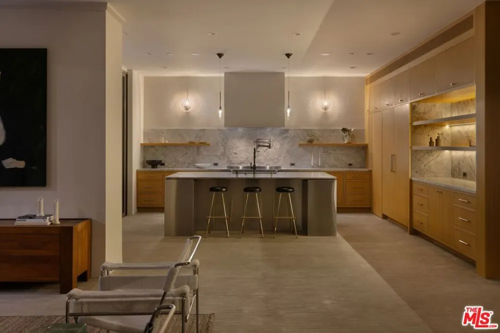 420 Kings Road Los Angeles, CA 90048