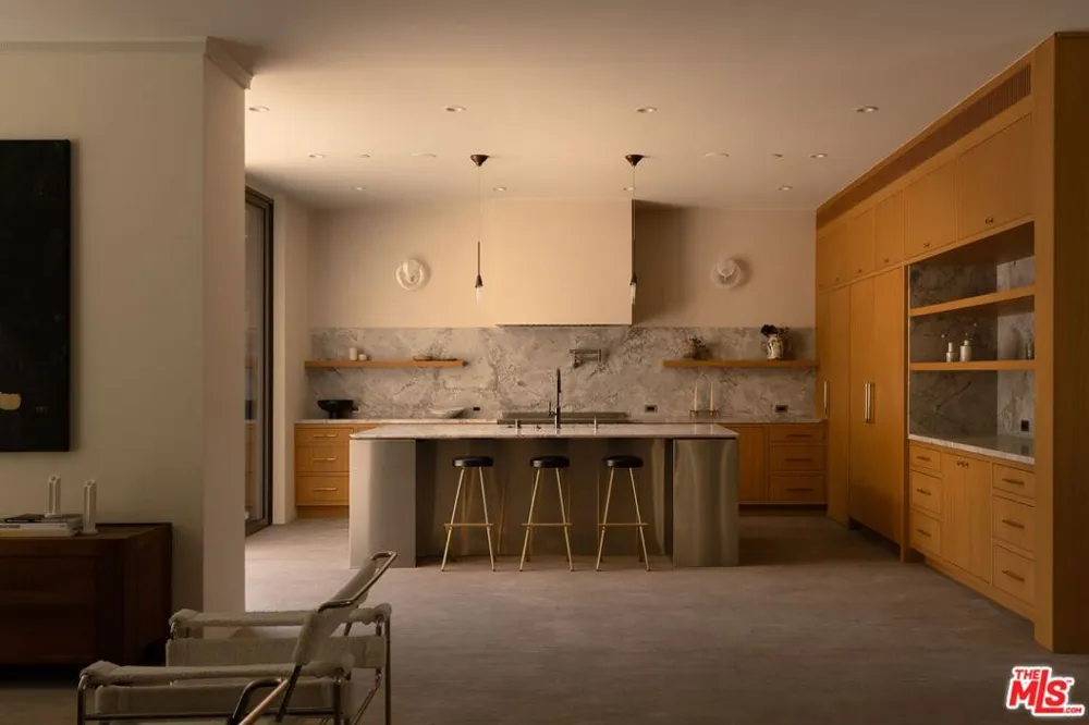 420 Kings Road Los Angeles, CA 90048