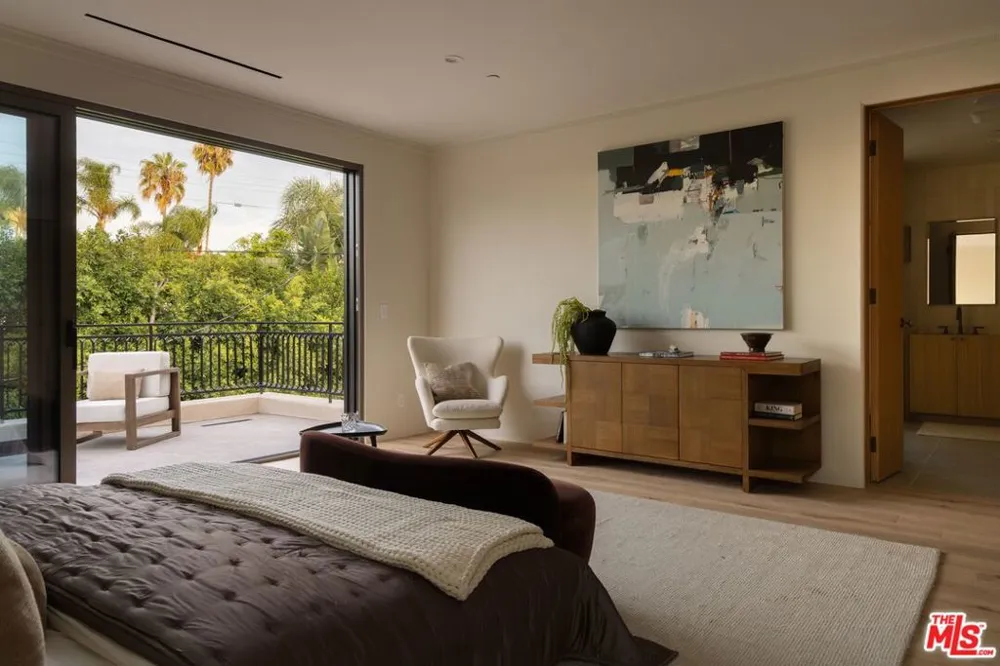 420 Kings Road Los Angeles, CA 90048