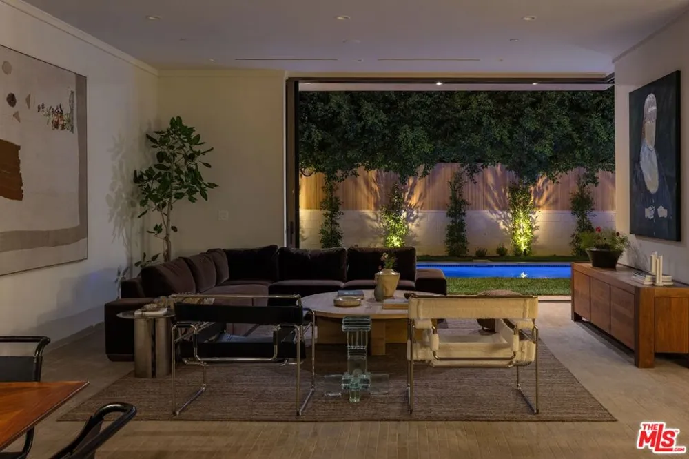 420 Kings Road Los Angeles, CA 90048