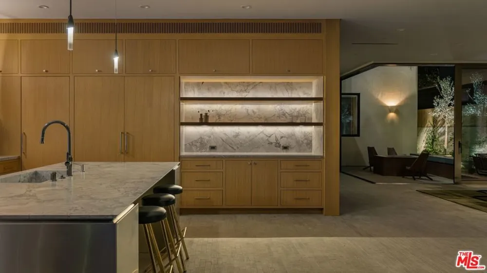 420 Kings Road Los Angeles, CA 90048