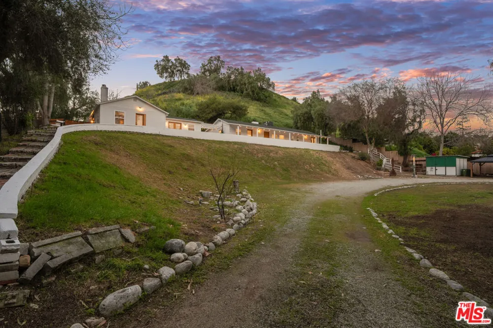 10315 Wheatland Avenue Sunland, CA 91040