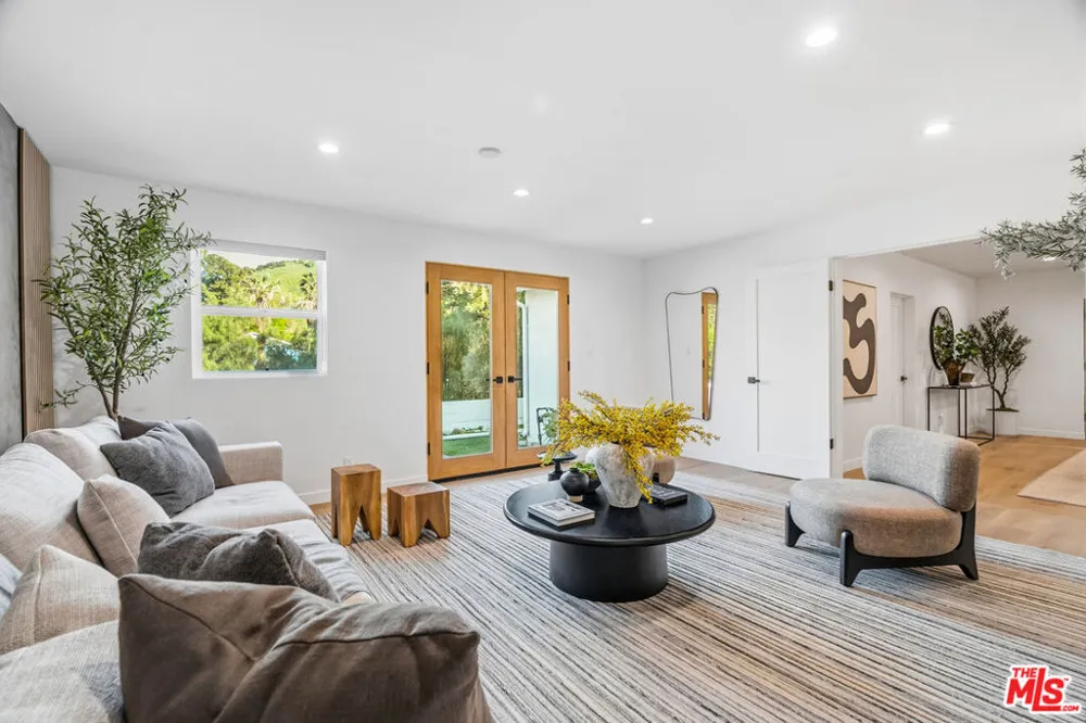 10315 Wheatland Avenue Sunland, CA 91040