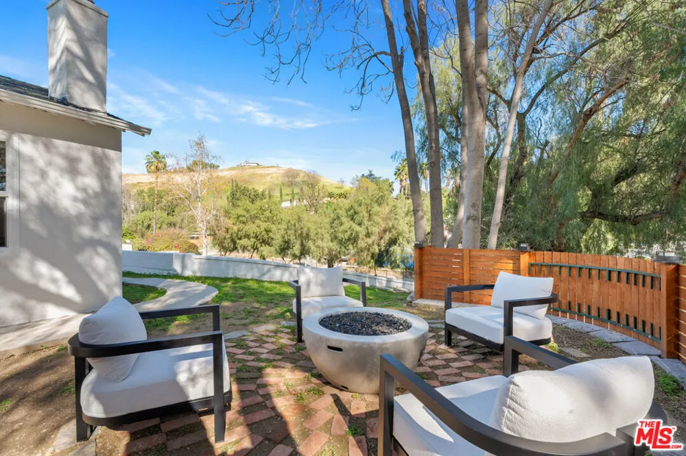 10315 Wheatland Avenue Sunland, CA 91040