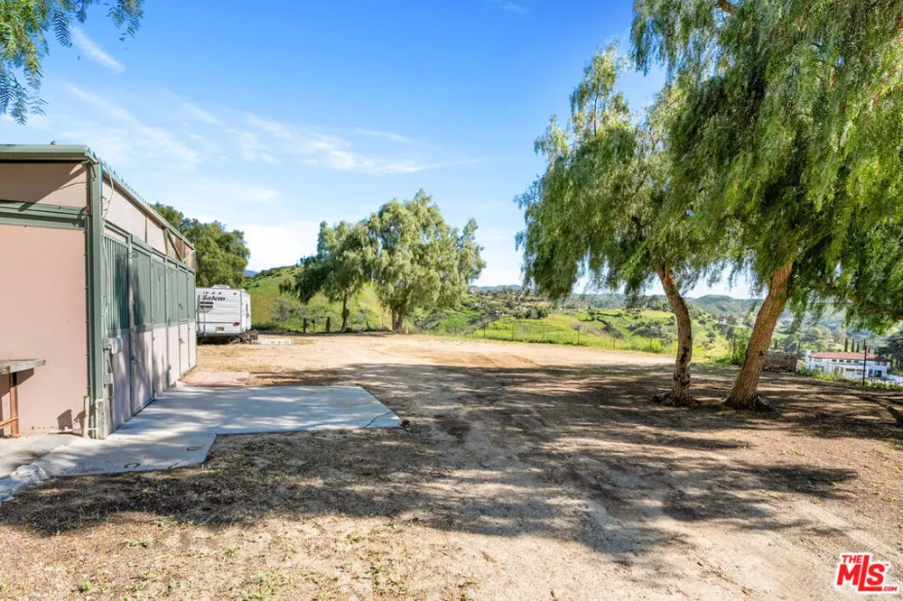10315 Wheatland Avenue Sunland, CA 91040