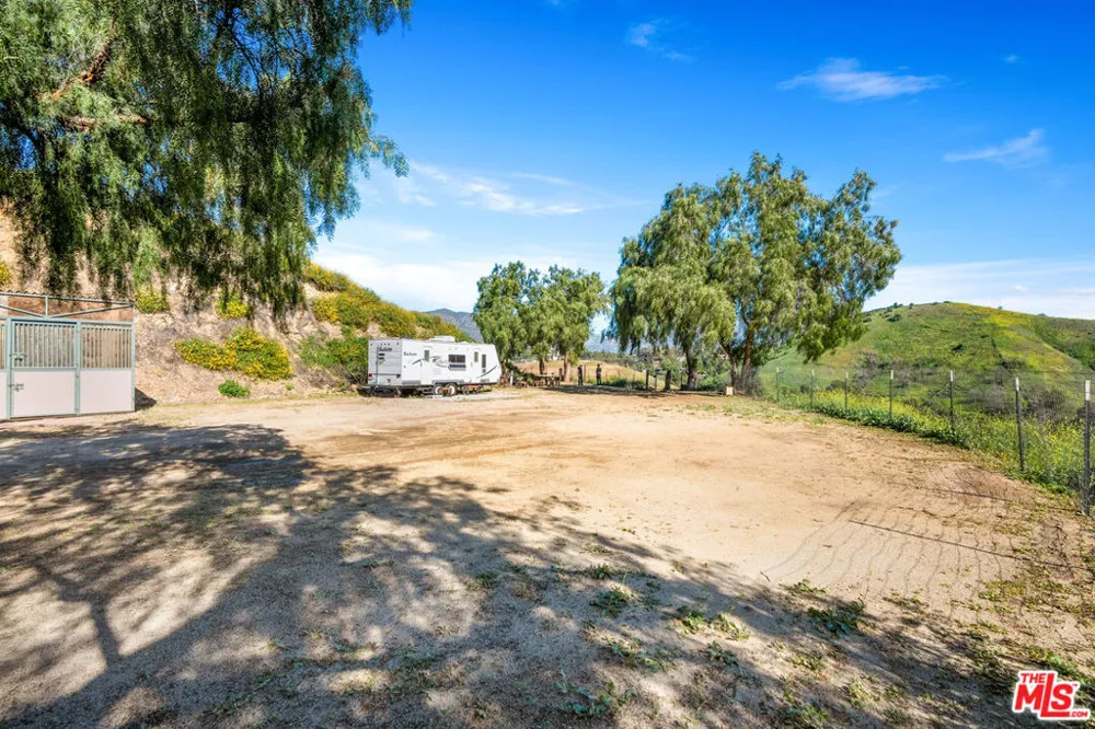 10315 Wheatland Avenue Sunland, CA 91040