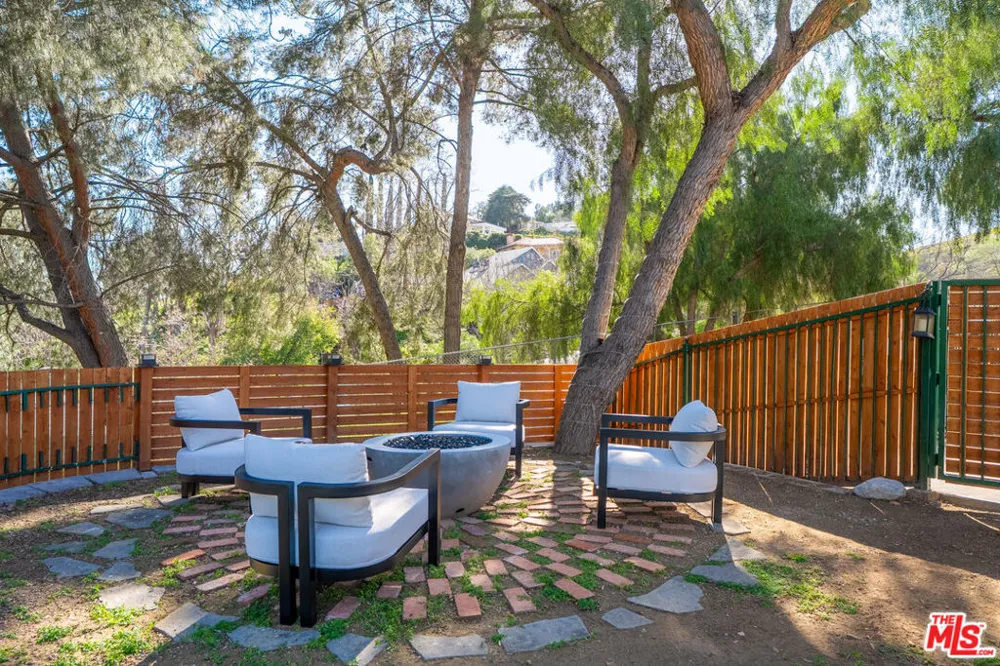 10315 Wheatland Avenue Sunland, CA 91040