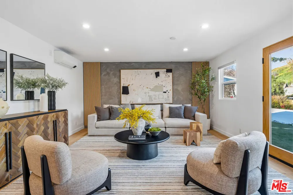 10315 Wheatland Avenue Sunland, CA 91040