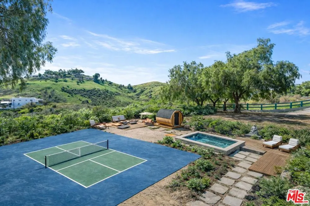 10315 Wheatland Avenue Sunland, CA 91040