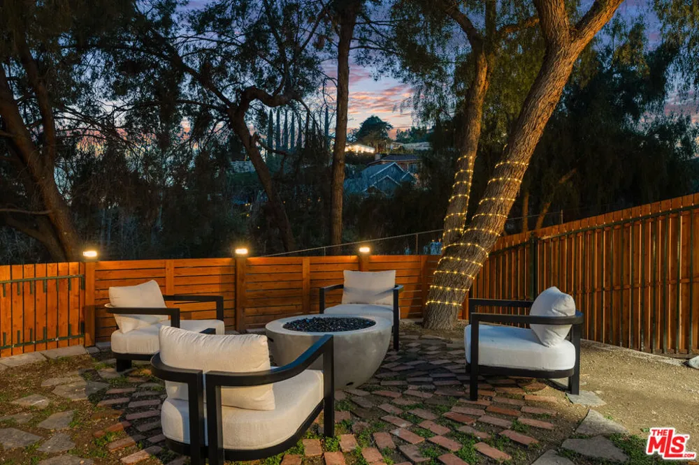 10315 Wheatland Avenue Sunland, CA 91040