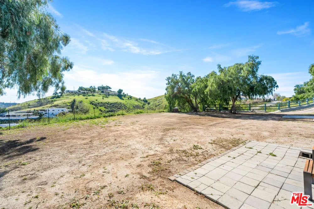 10315 Wheatland Avenue Sunland, CA 91040
