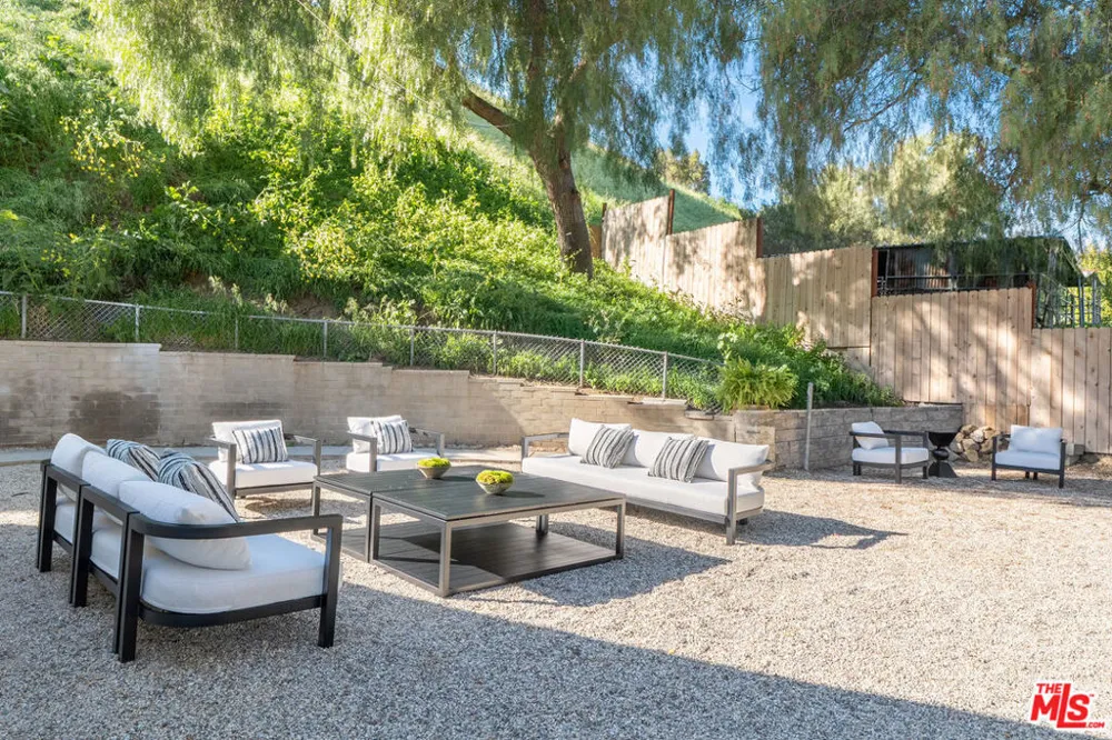 10327 Wheatland Avenue Sunland, CA 91040