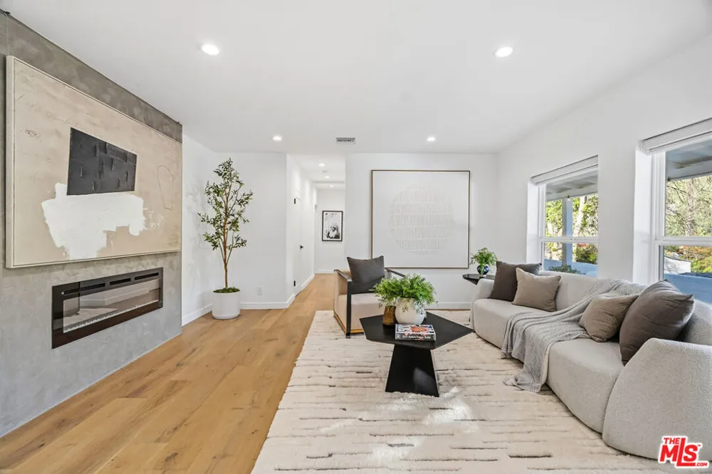 10327 Wheatland Avenue Sunland, CA 91040
