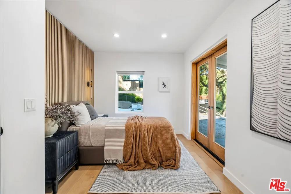 10327 Wheatland Avenue Sunland, CA 91040