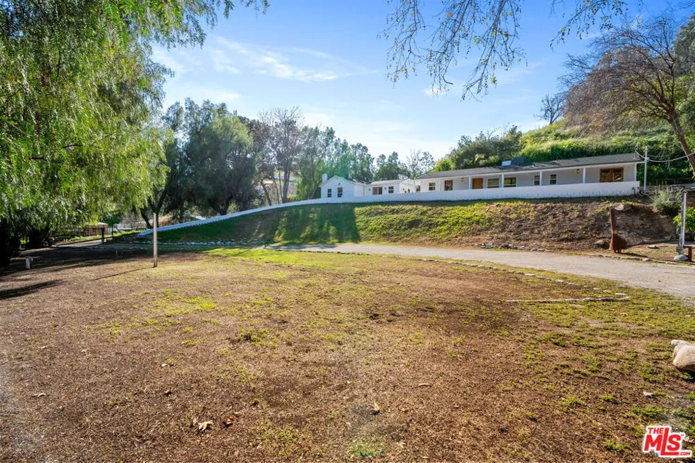 10327 Wheatland Avenue Sunland, CA 91040