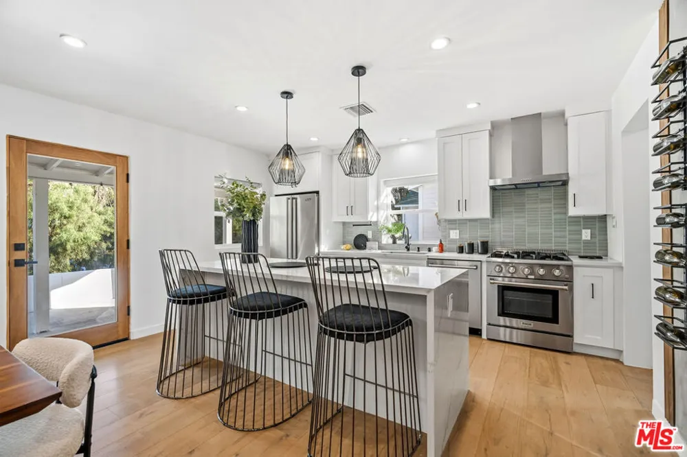 10327 Wheatland Avenue Sunland, CA 91040