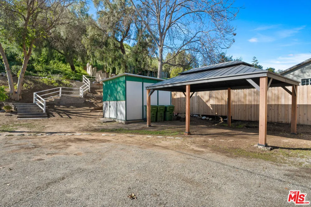 10327 Wheatland Avenue Sunland, CA 91040