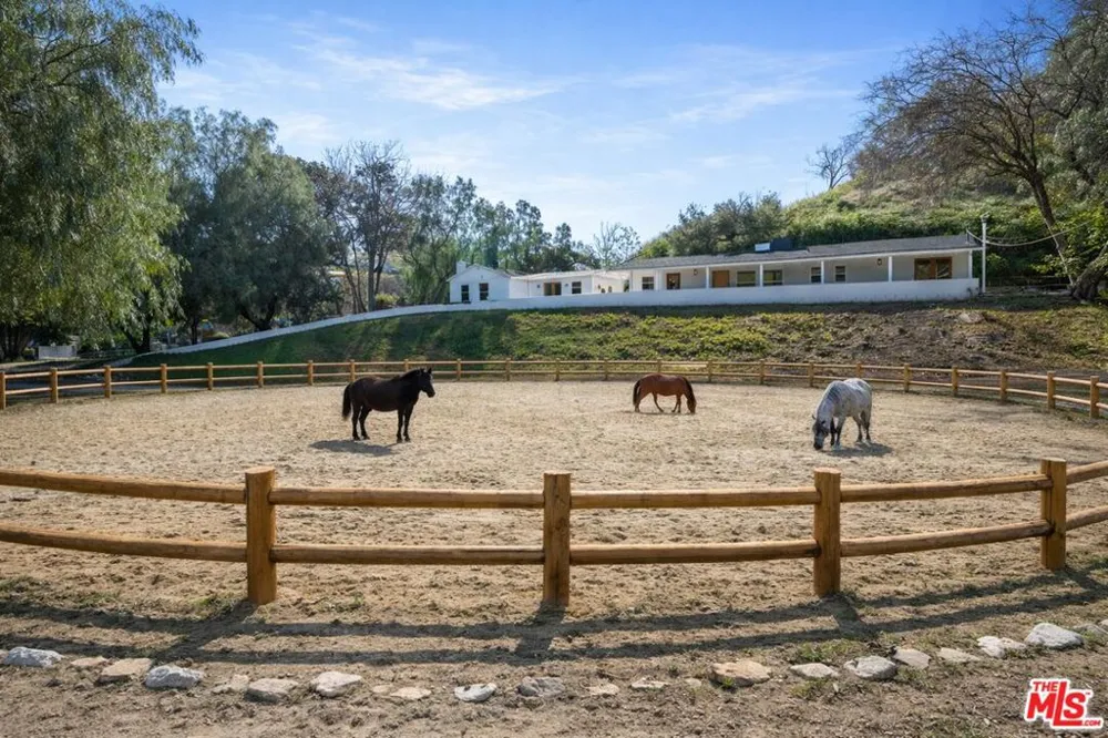 10327 Wheatland Avenue Sunland, CA 91040
