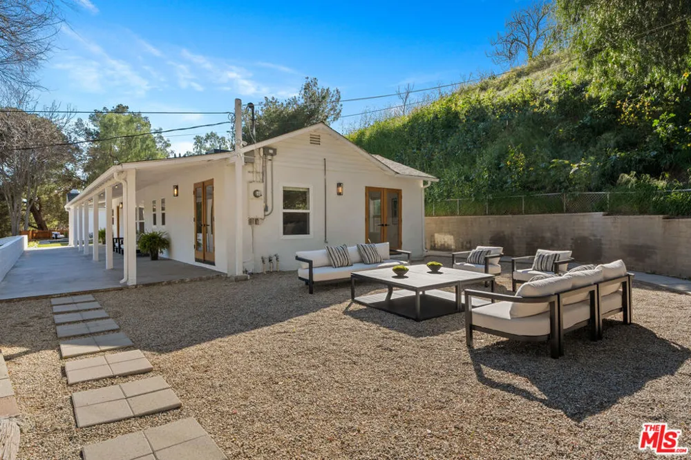 10327 Wheatland Avenue Sunland, CA 91040