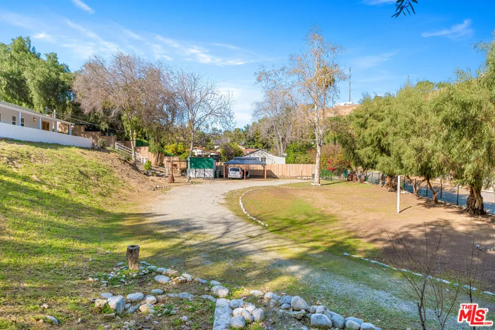10327 Wheatland Avenue Sunland, CA 91040