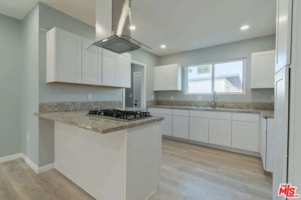 1341 W 94th Street Los Angeles, CA 90044