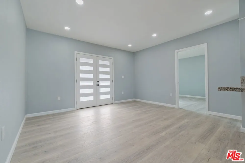 1341 W 94th Street Los Angeles, CA 90044