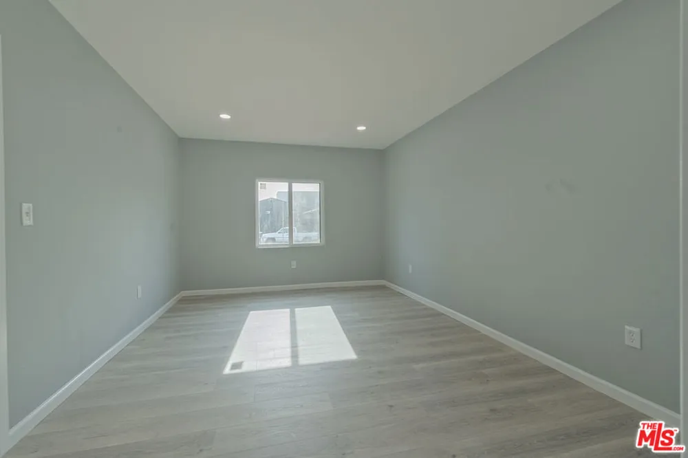 1341 W 94th Street Los Angeles, CA 90044