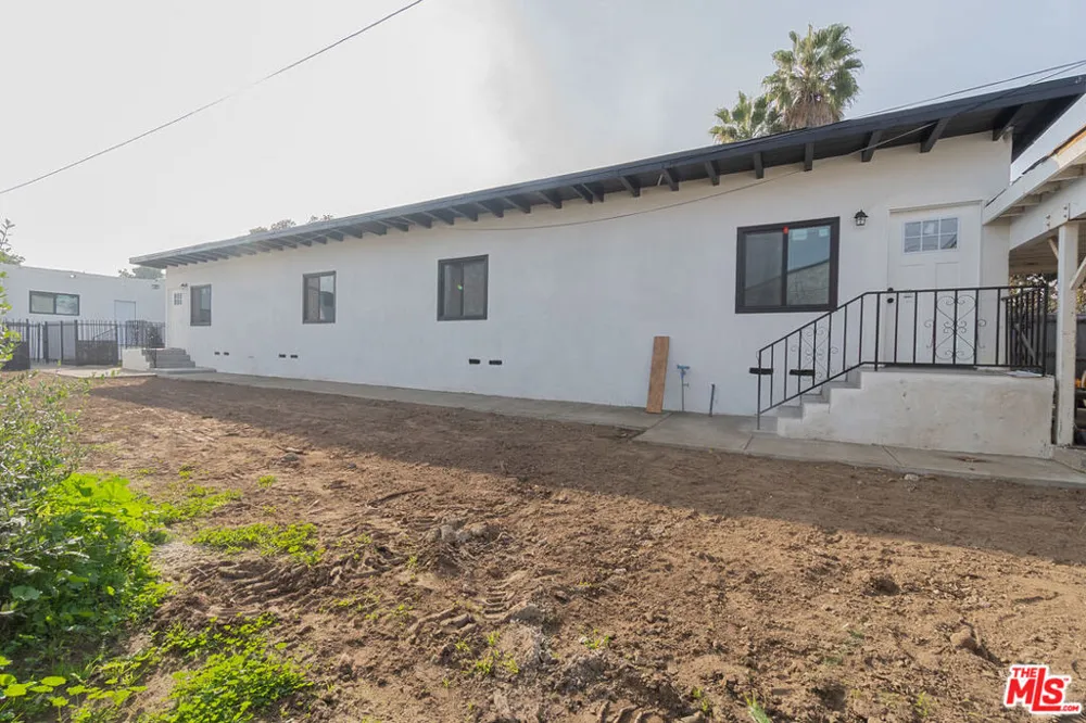 1341 W 94th Street Los Angeles, CA 90044