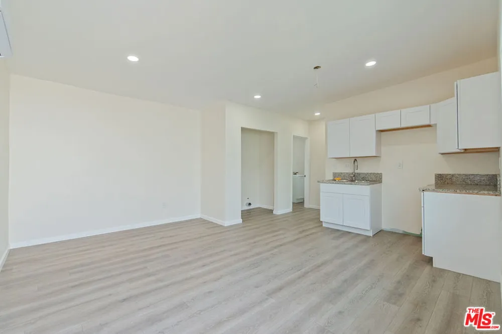1341 W 94th Street Los Angeles, CA 90044