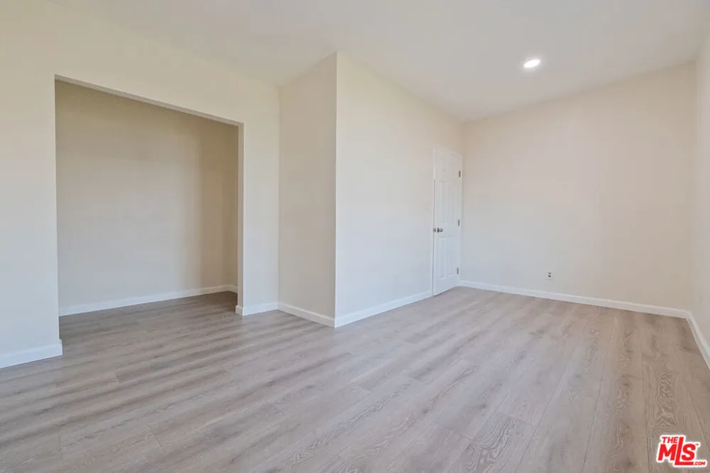 1341 W 94th Street Los Angeles, CA 90044