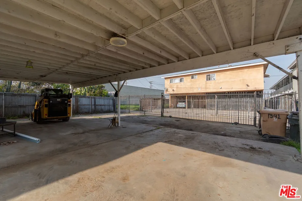 1341 W 94th Street Los Angeles, CA 90044
