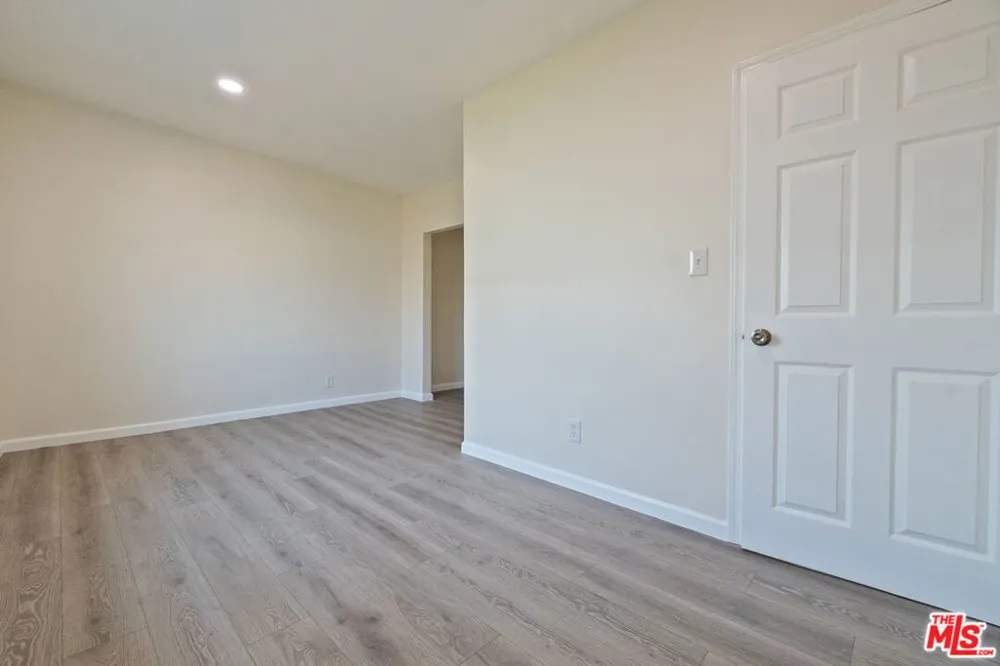 1341 W 94th Street Los Angeles, CA 90044