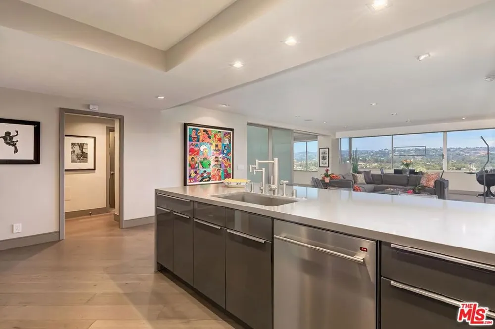 865 Comstock Avenue #16F Los Angeles, CA 90024
