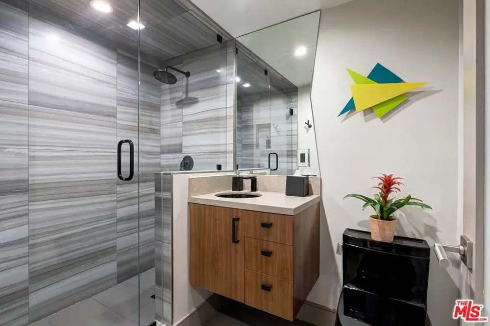865 Comstock Avenue #16F Los Angeles, CA 90024