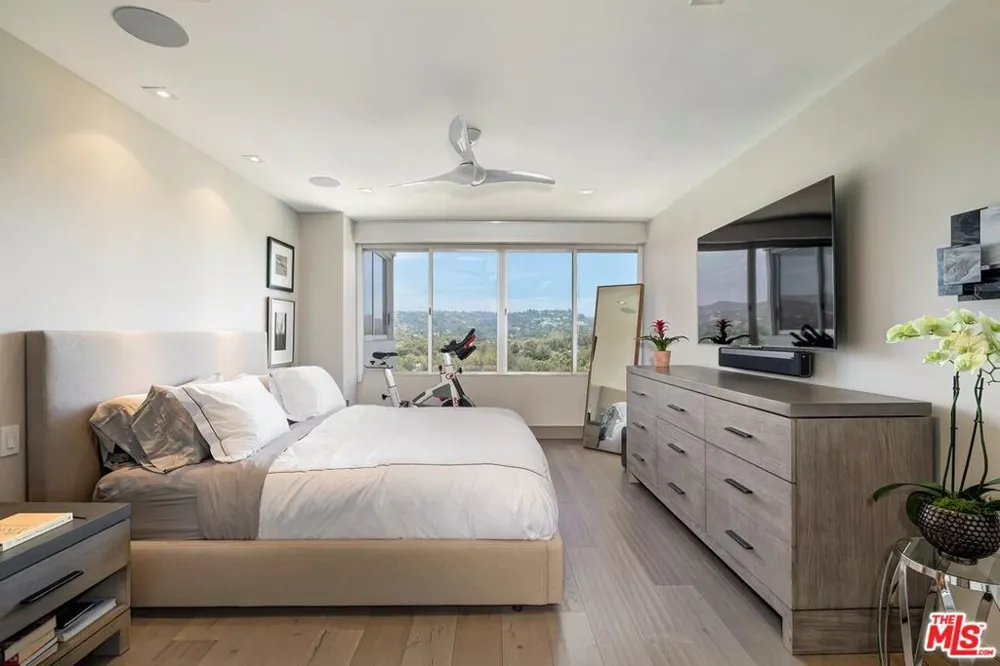 865 Comstock Avenue #16F Los Angeles, CA 90024