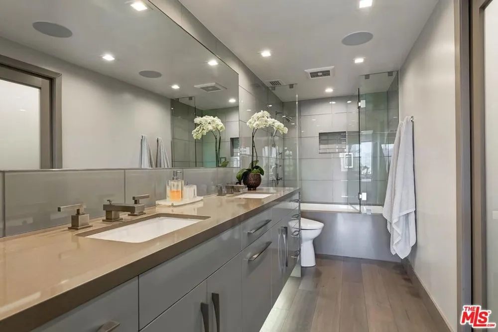 865 Comstock Avenue #16F Los Angeles, CA 90024