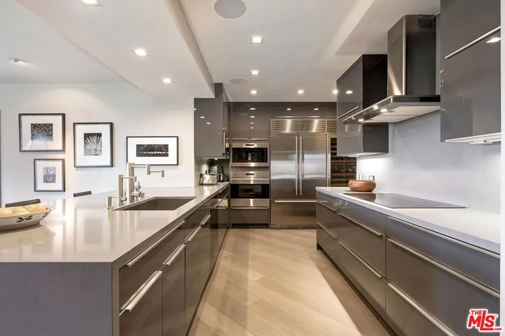 865 Comstock Avenue #16F Los Angeles, CA 90024