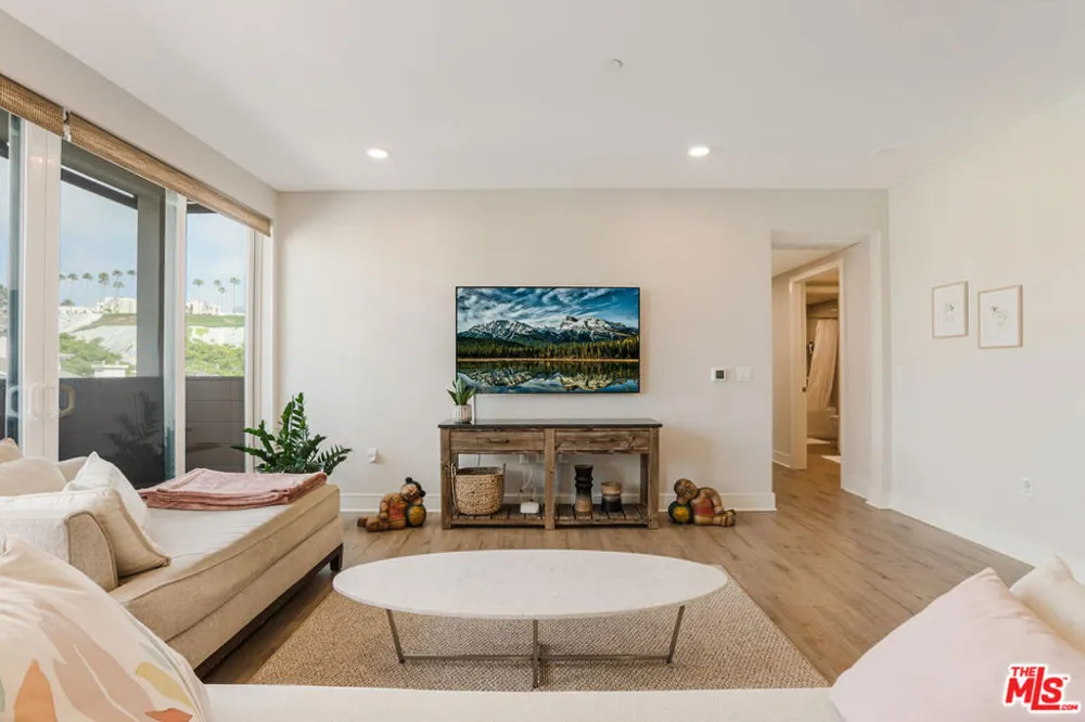 6030 Seabluff Drive #423 Los Angeles, CA 90094