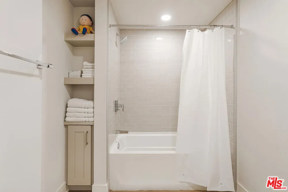 6030 Seabluff Drive #423 Los Angeles, CA 90094