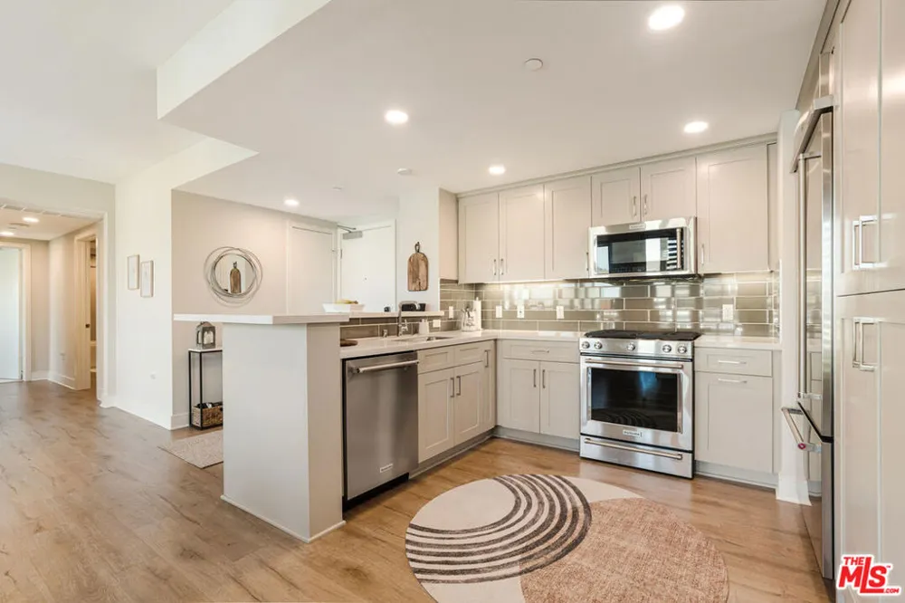 6030 Seabluff Drive #423 Los Angeles, CA 90094