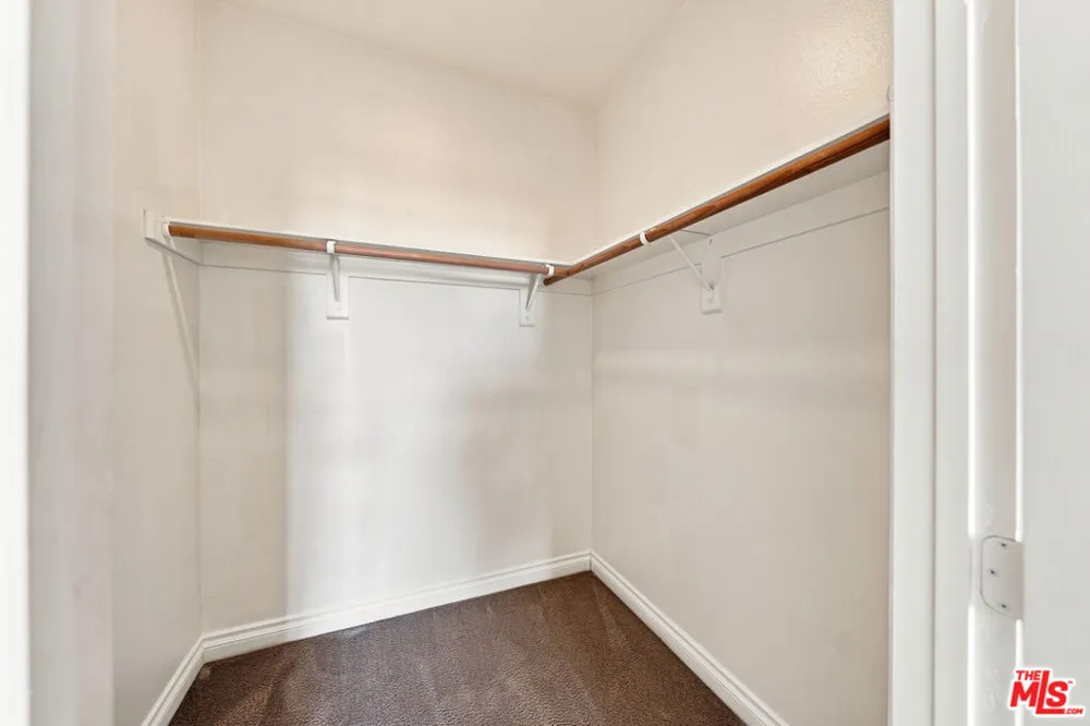 956 S Wilton Place #401 Los Angeles, CA 90019