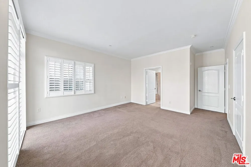 956 S Wilton Place #401 Los Angeles, CA 90019