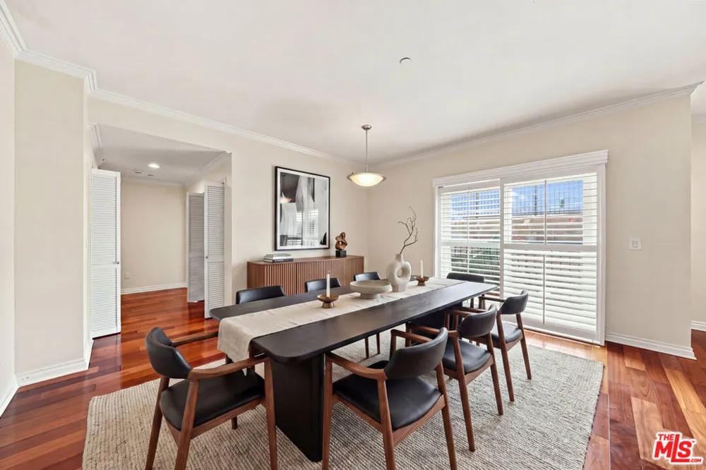 956 S Wilton Place #401 Los Angeles, CA 90019