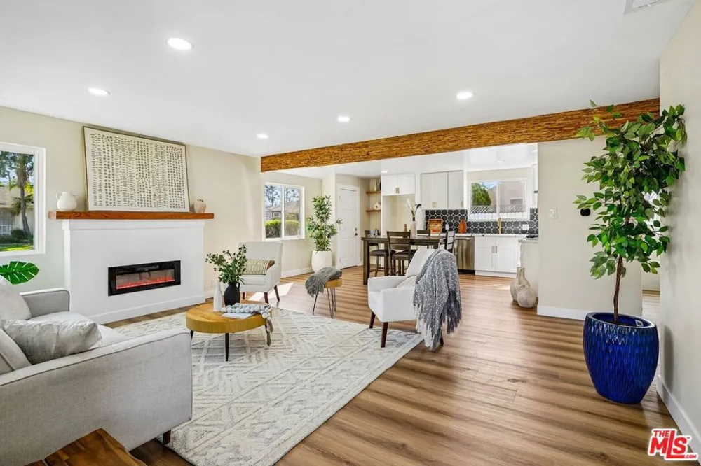 8855 Lilienthal Avenue Los Angeles, CA 90045