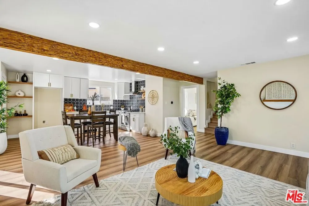 8855 Lilienthal Avenue Los Angeles, CA 90045