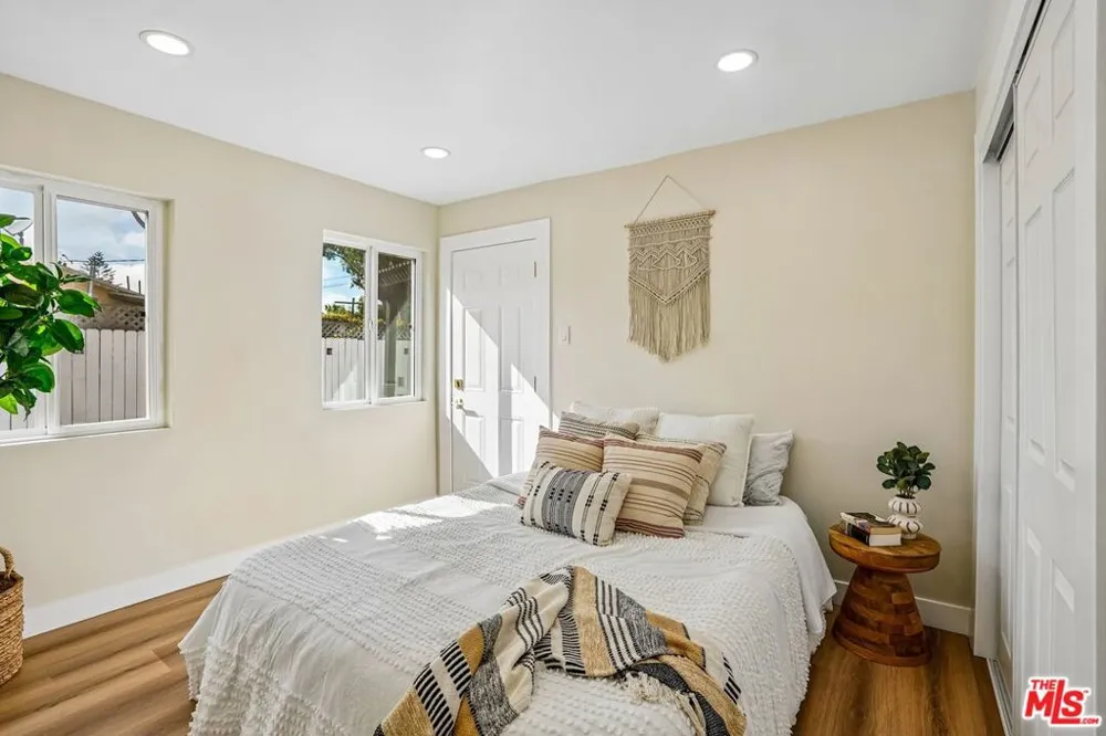 8855 Lilienthal Avenue Los Angeles, CA 90045