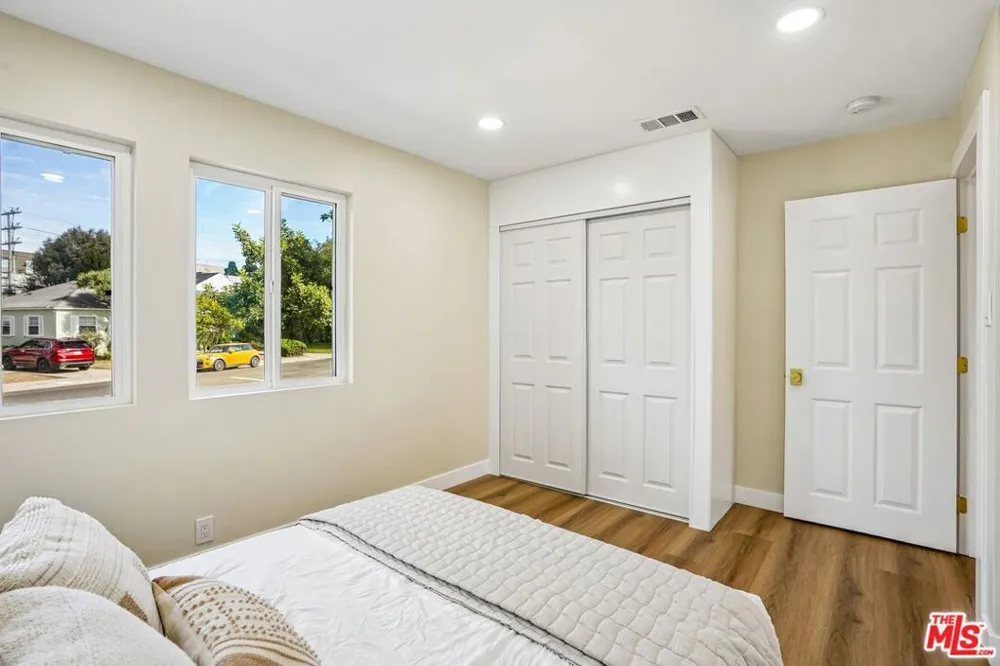 8855 Lilienthal Avenue Los Angeles, CA 90045