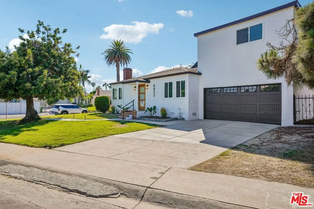 8855 Lilienthal Avenue Los Angeles, CA 90045