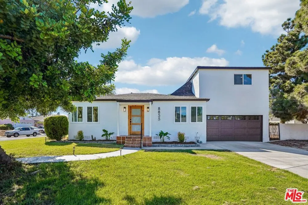 8855 Lilienthal Avenue Los Angeles, CA 90045